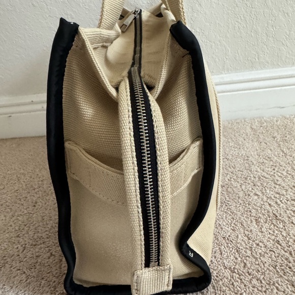 Marc Jacobs THE JACQUARD
LARGE TOTE BAG - Picture 4 of 10